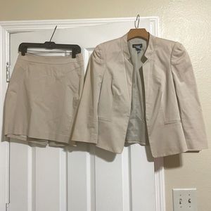 BEBE Preowned 2 piece set Blazer Jacket & Skirt Cream/Beige